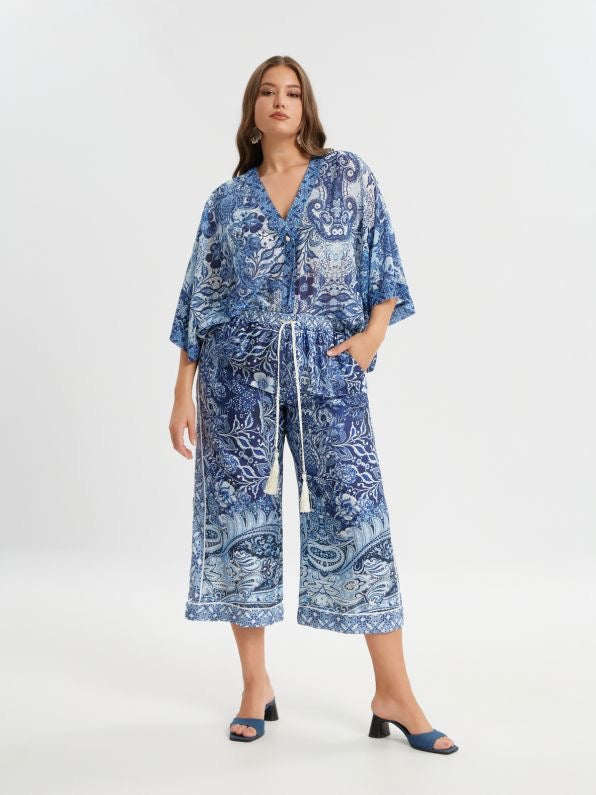 Blouse Met Verfijnde Blauwe Paisleyprint | Grote Maten Mode bij Axent