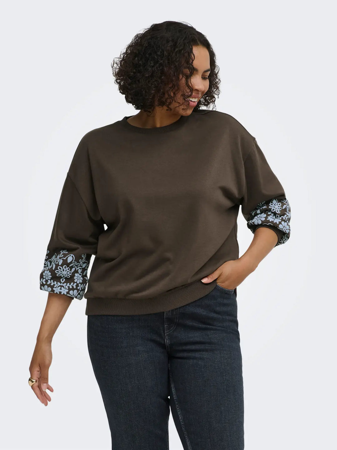 Bruine Sweater Met Bloemenmouwen