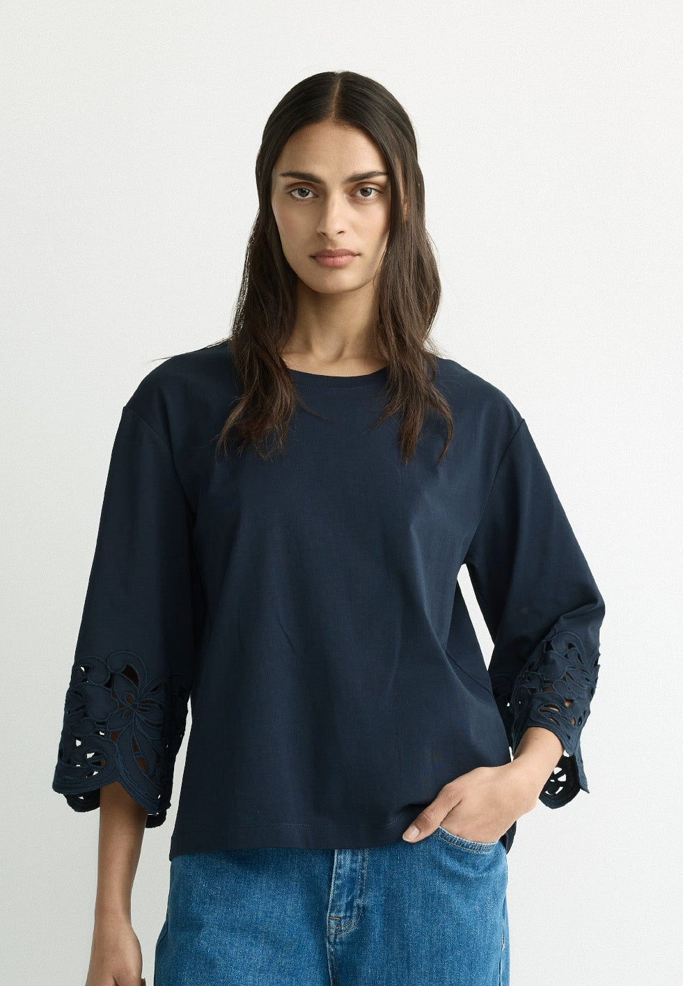 Navy T-shirt met Broderie