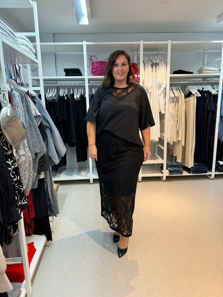 zwarte kanten rok met elastische taille