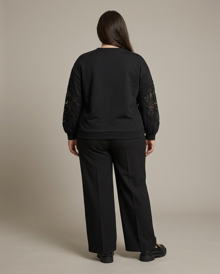Sweater met Kantdetails