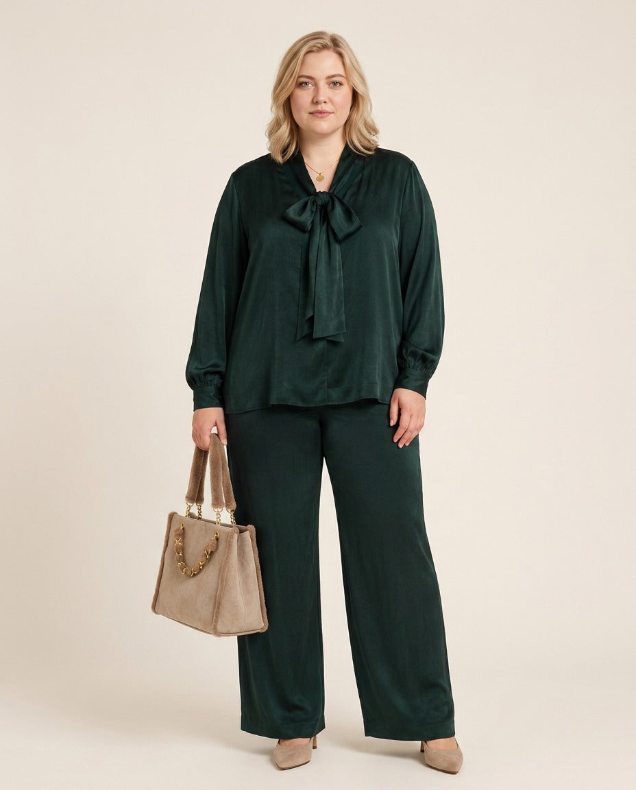 Donkergroene Blouse met Strikhals