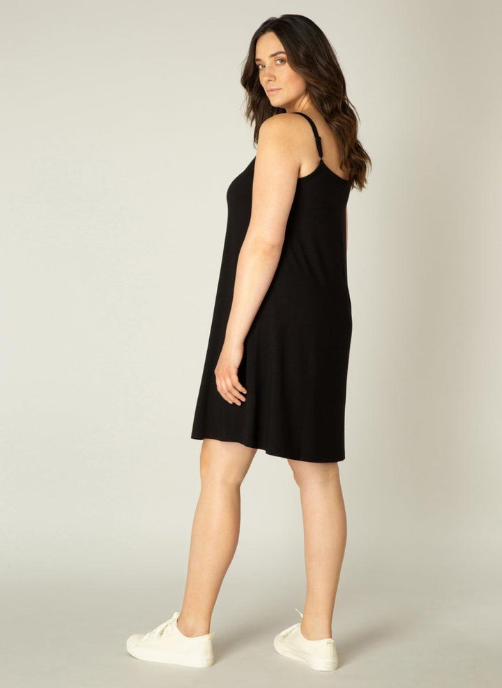 zwarte A-lijn jurk in een zachte tricot viscose mix-base level curvy-