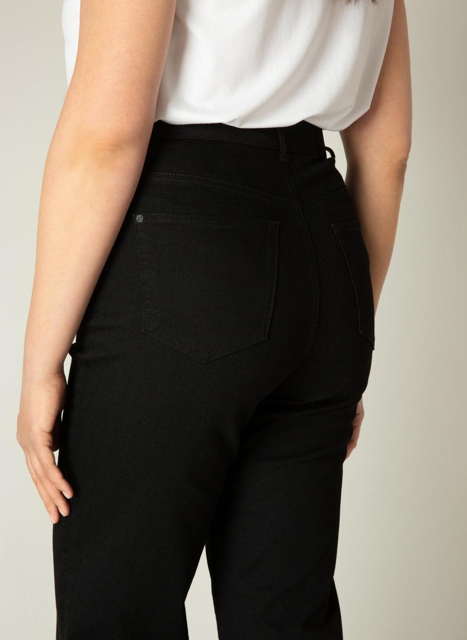 zwarte jeansbroek met rechte pijpen-base level curvy-axent