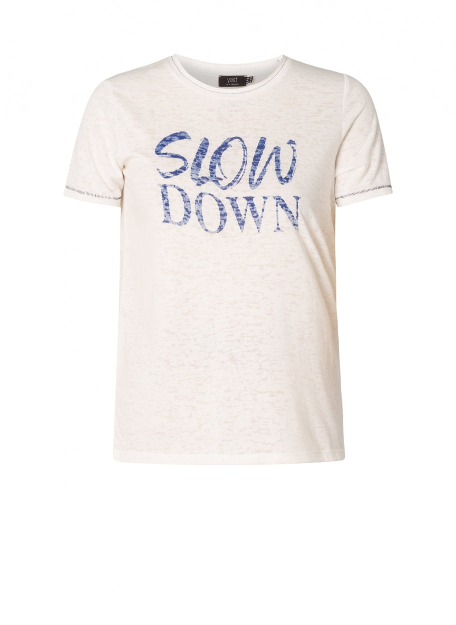 ecru t-shirt met slow down print